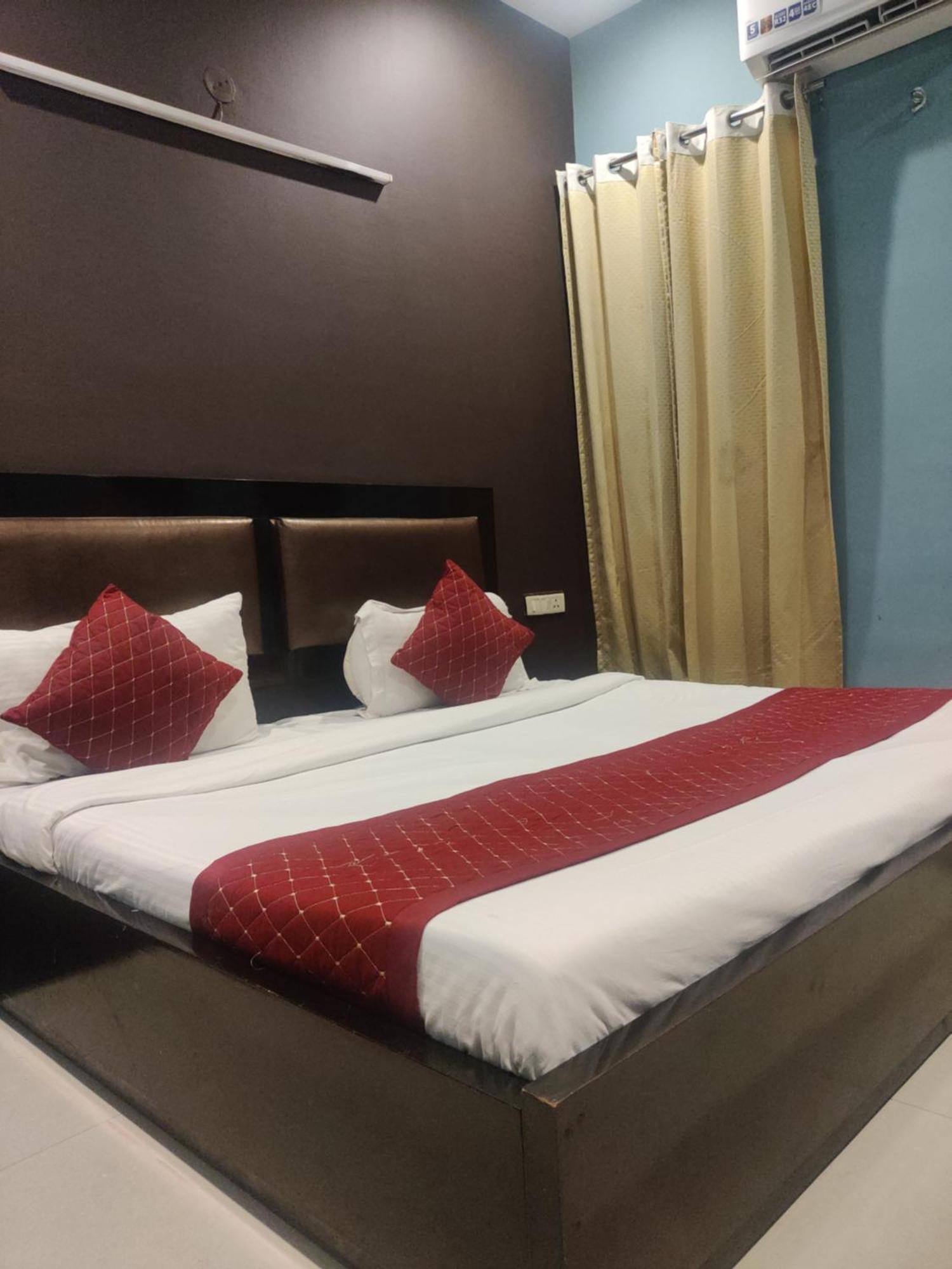 Hotel Delhi Airport Plaza Igi Airport New Delhi Eksteriør billede